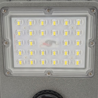 Lampade stradali a energia solare di design moderno con resistenza all'acqua IP66 e angolo opzionale del fascio