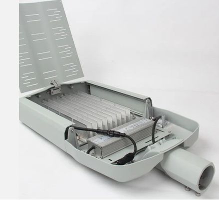 100 lm/W IP66 Lampada stradale impermeabile Illuminazione esterna 30W 50W 100W 150W Cobra in alluminio